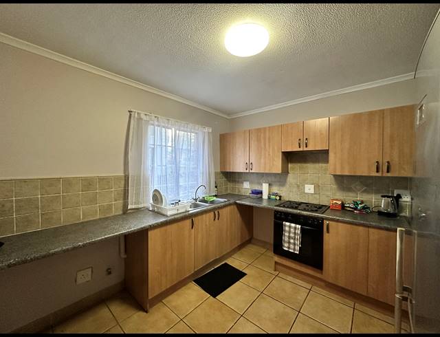 3 BEDROOM TOWNHOUSE FOR SALE IN CASTLEVIEW